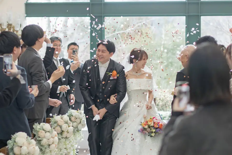 フラワーシャワーとコンフェッティ