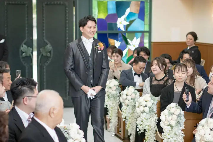 新郎挙式入場